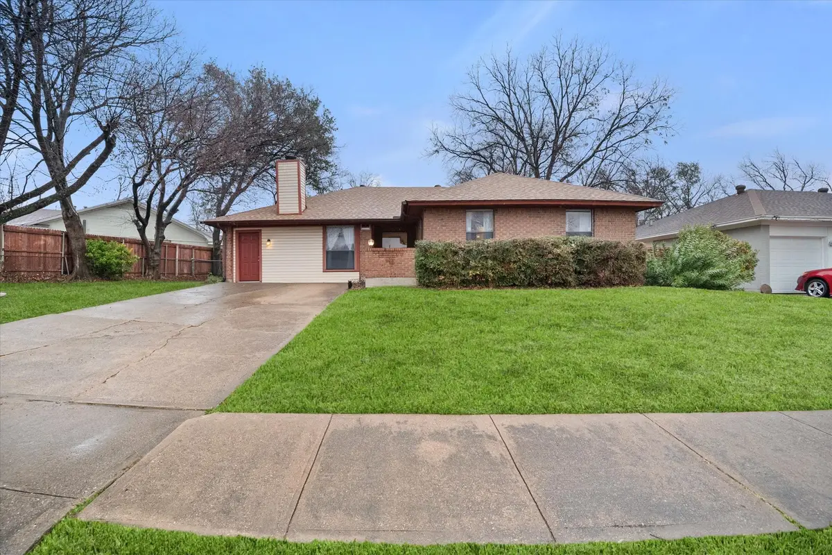 2305 Gilbert Circle, Arlington, TX 76010 - Image #1