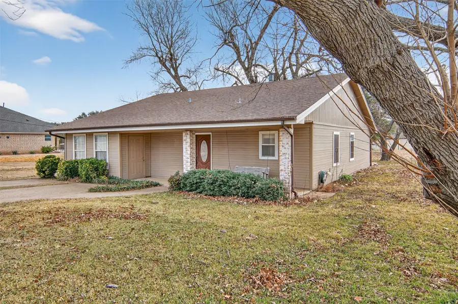 135 Lakeview Drive, Runaway Bay, TX 76426 - #2