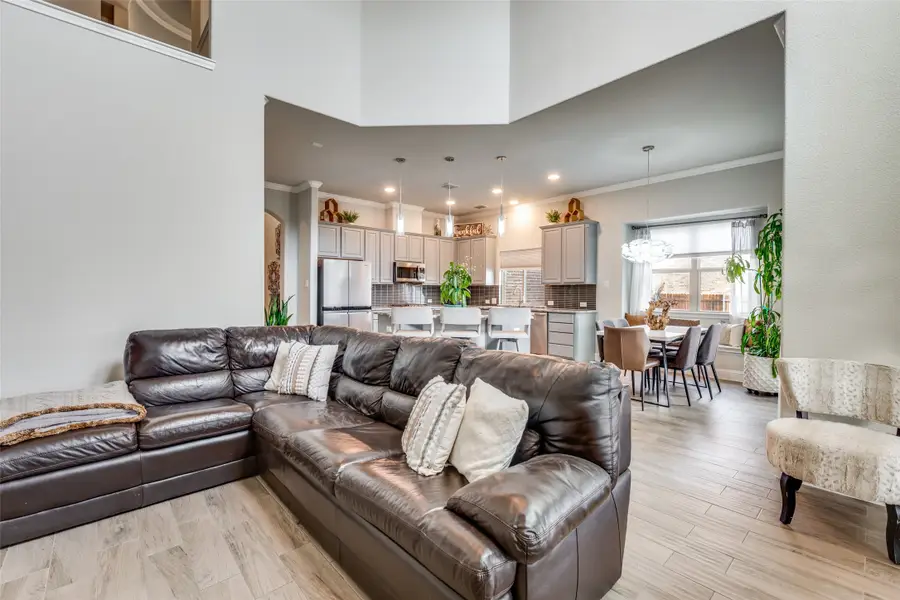 329 Valentino Way, Grand Prairie, TX 75052 - Image #3