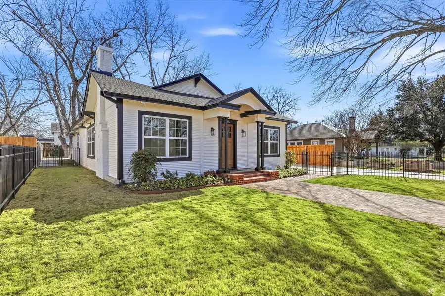 107 Sunset Drive, Cleburne, TX 76033 - Image #2