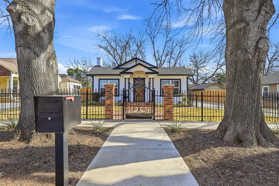 107 Sunset Drive, Cleburne, TX 76033 - Image #3