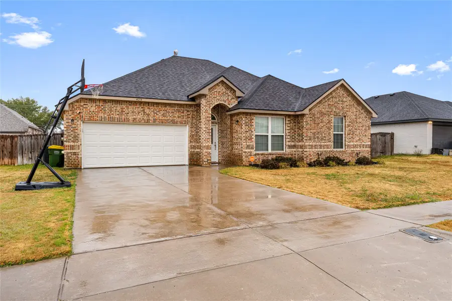423 Stoneridge Drive, Hillsboro, TX 76645 - Image #2