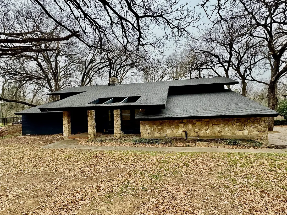 2000 Mill Creek Drive, Arlington, TX 76010 - Image #1