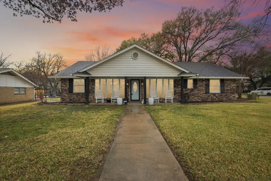 17 Lincolnshire Circle, Bedford, TX 76021 - Image #2