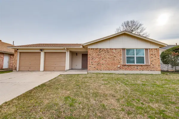 702 W Lynn Creek Drive, Arlington, TX 76001