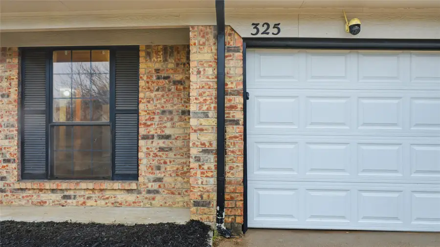 325 Juniper Drive, Arlington, TX 76018 - Image #2