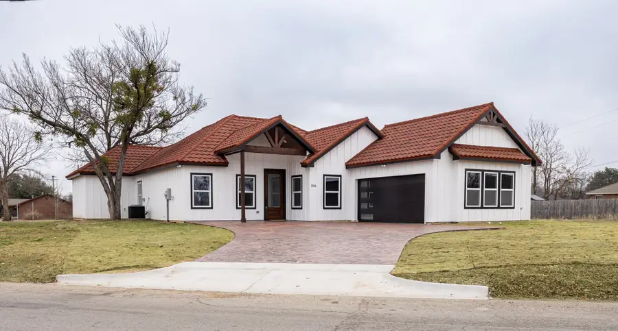 104 Mansfield Road, Cleburne, TX 76031 - Image #2