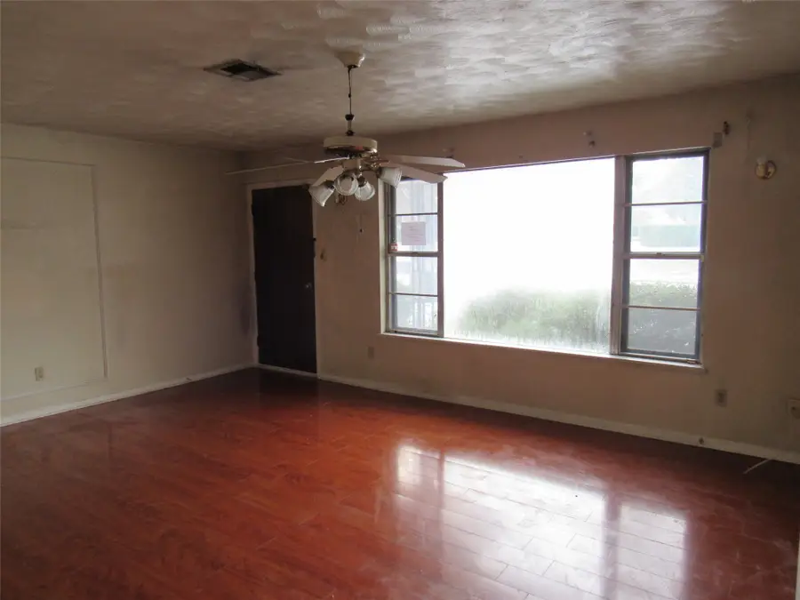 2131 Hermanson Drive, Waco, TX 76710 - Image #2