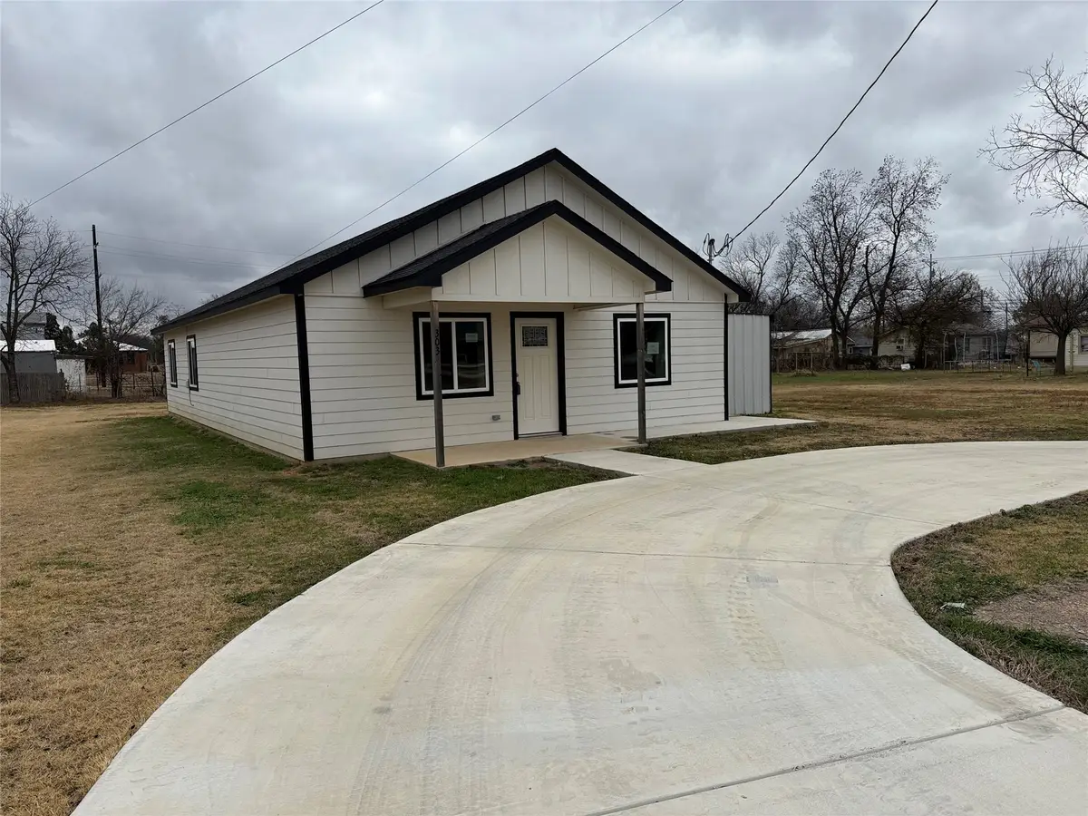 303 Ussery Street, Bowie, TX 76230 - Image #1