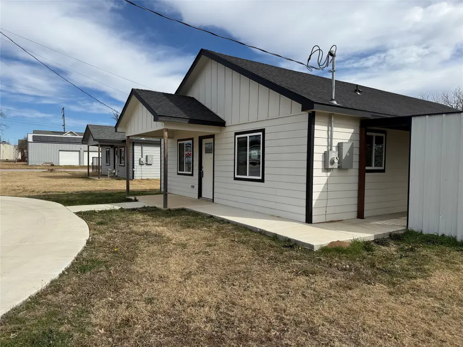 303 Ussery Street, Bowie, TX 76230 - Image #3