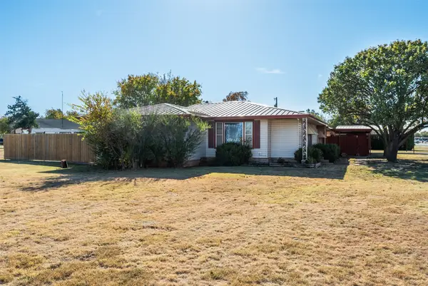 400 S Bailey Street, Electra, TX 76360