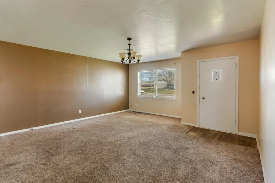 207 N King Street, Henrietta, TX 76365 - #3