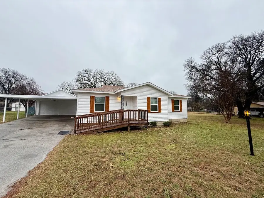 133 Gordon Drive, Azle, TX 76020 - Image #3