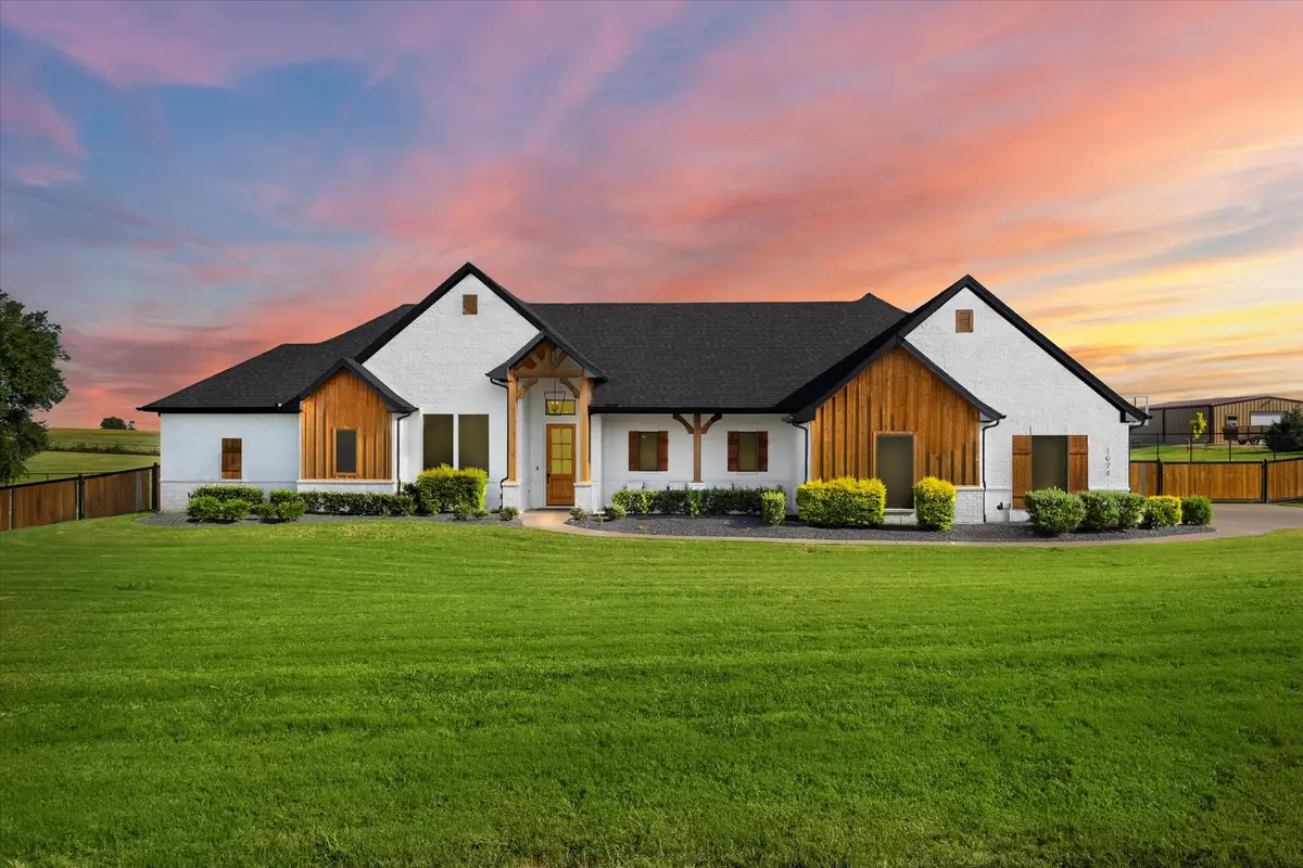 1074 Pioneer Crossing, Weatherford, TX 76088 - #1