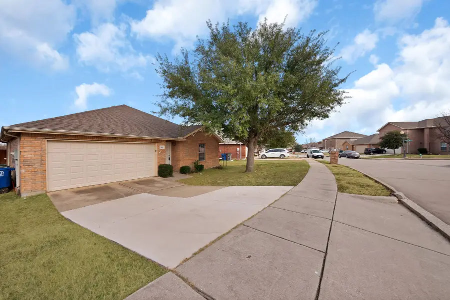 1401 Whitewater Drive, Little Elm, TX 75068 - Image #3