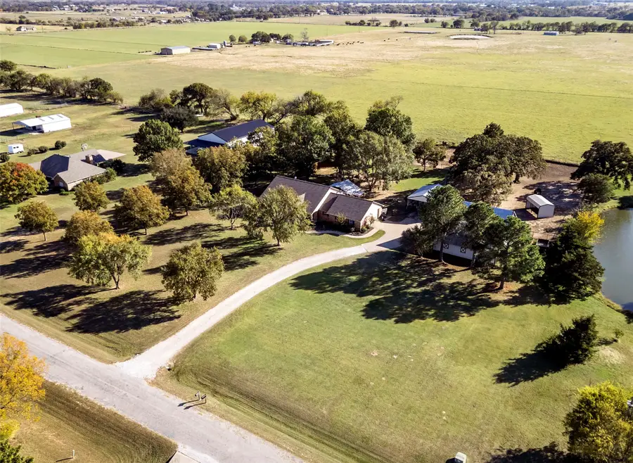 9690 Vail Eton Drive, Pilot Point, TX 76258 - Image #3
