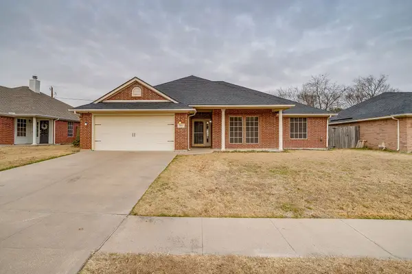 1024 Heberle Drive, Burleson, TX 76028