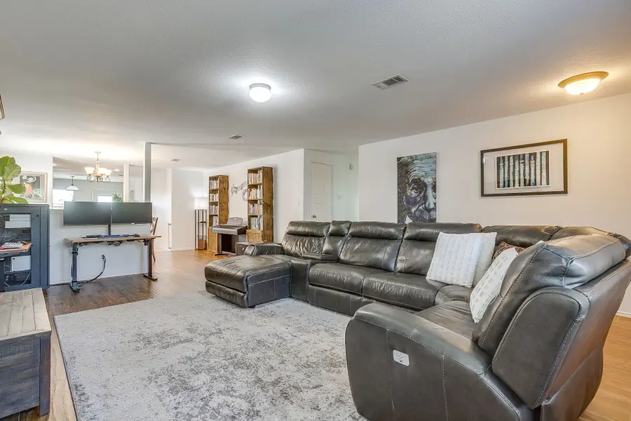 305 Chalkstone Drive, Fort Worth, TX 76131 - Image #3