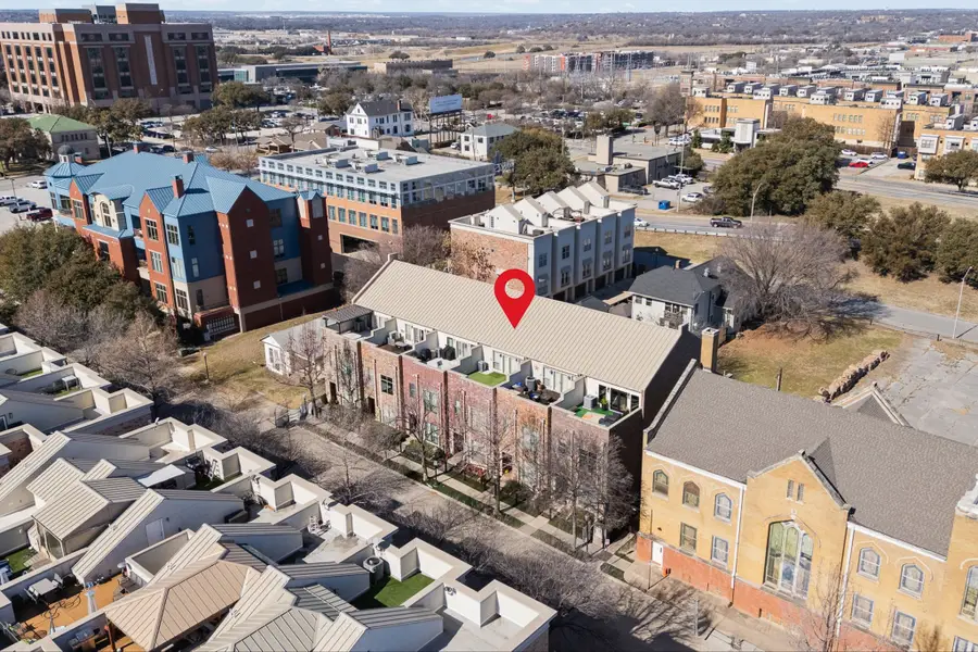 705 E 1st Street, Fort Worth, TX 76102 - Image #3