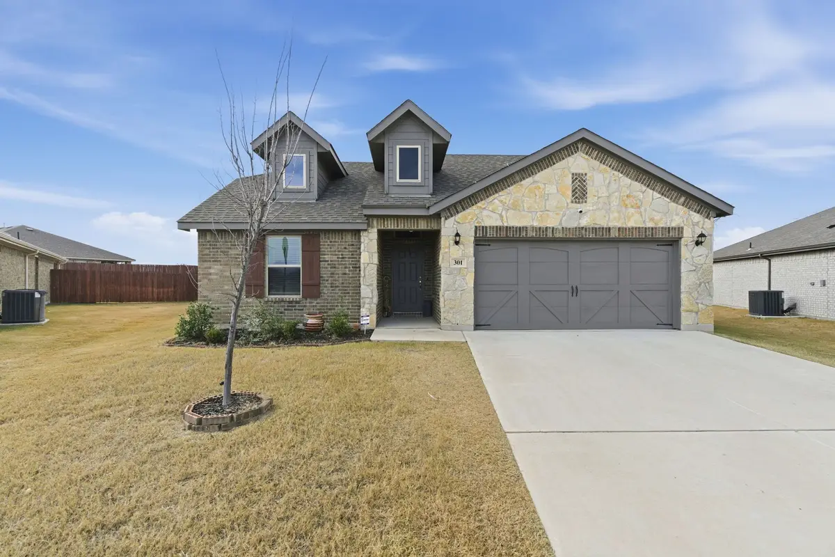 301 Chickasaw Drive, Cleburne, TX 76033 - Image #1