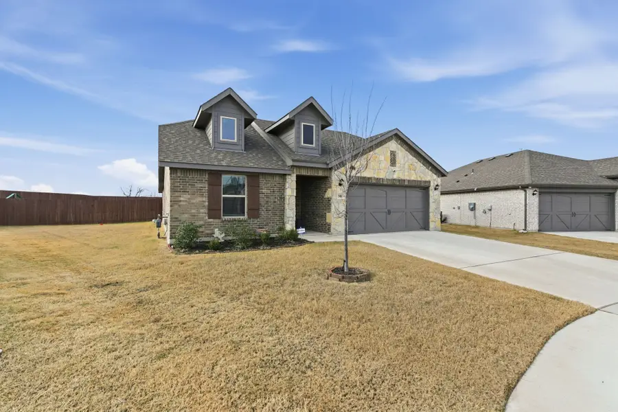 301 Chickasaw Drive, Cleburne, TX 76033 - Image #2