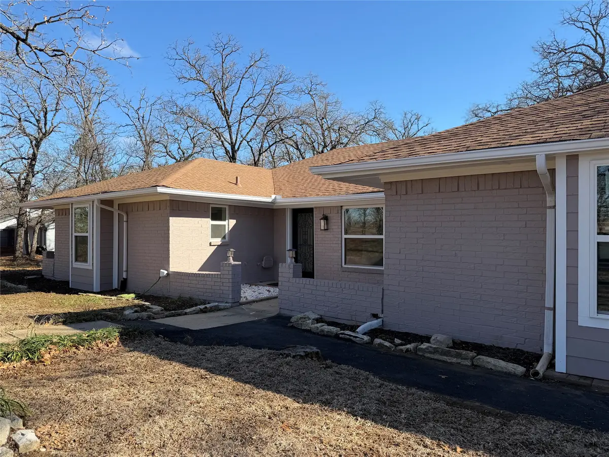 129 Oak Trail, Burleson, TX 76028 - Image #1