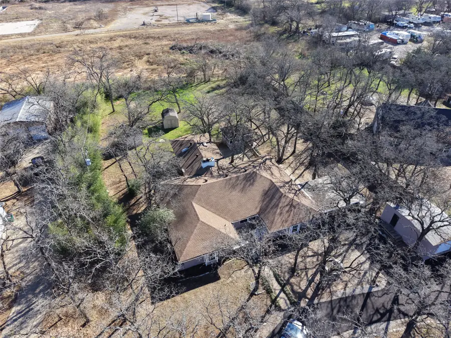 129 Oak Trail, Burleson, TX 76028 - Image #2