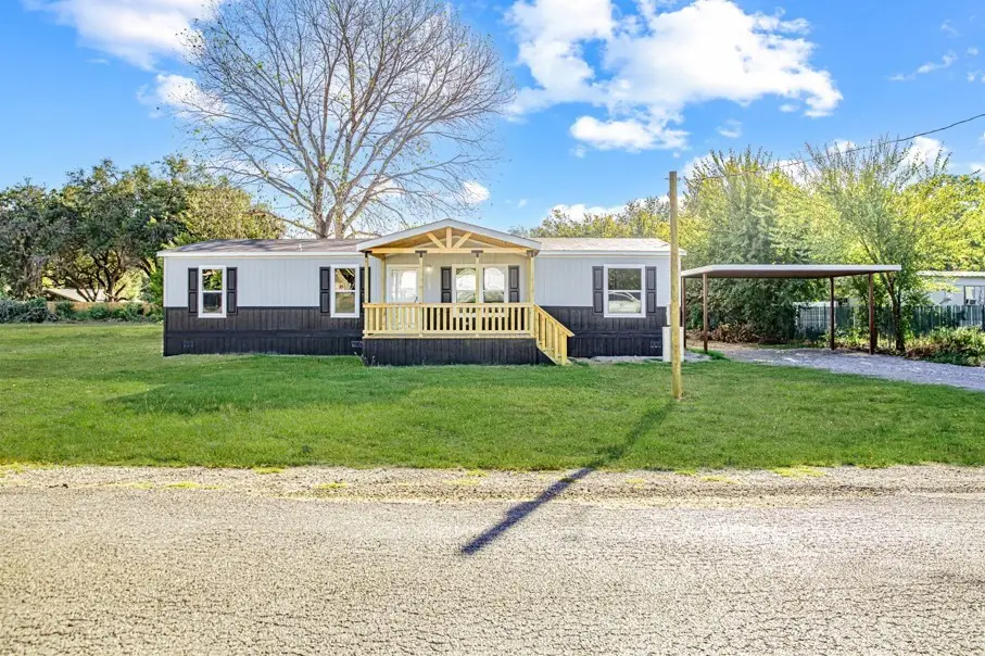 123 Kelly Court, Azle, TX 76020 - Image #1