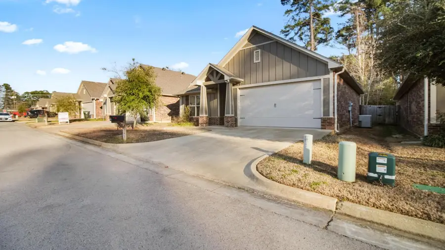 2927 Meadow Brook Trl, Tyler, TX 75701 - #2