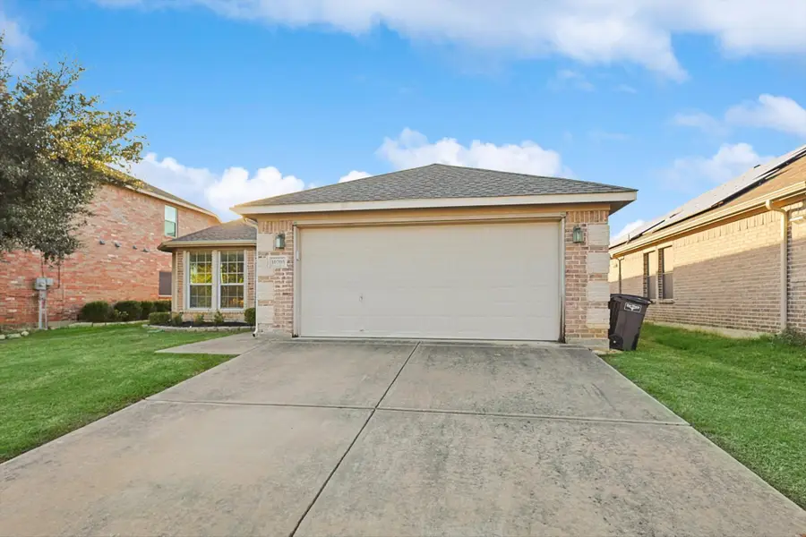 10705 Emerald Park Lane, Fort Worth, TX 76052 - Image #2