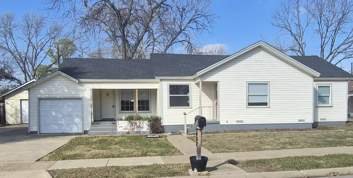 832 Featherston Street, Cleburne, TX 76033 - Image #1