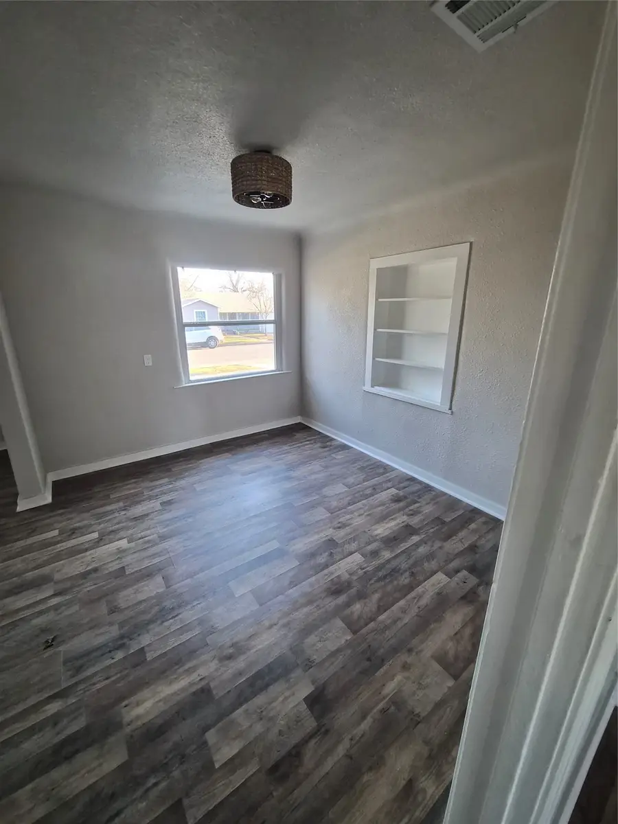 832 Featherston Street, Cleburne, TX 76033 - Image #3