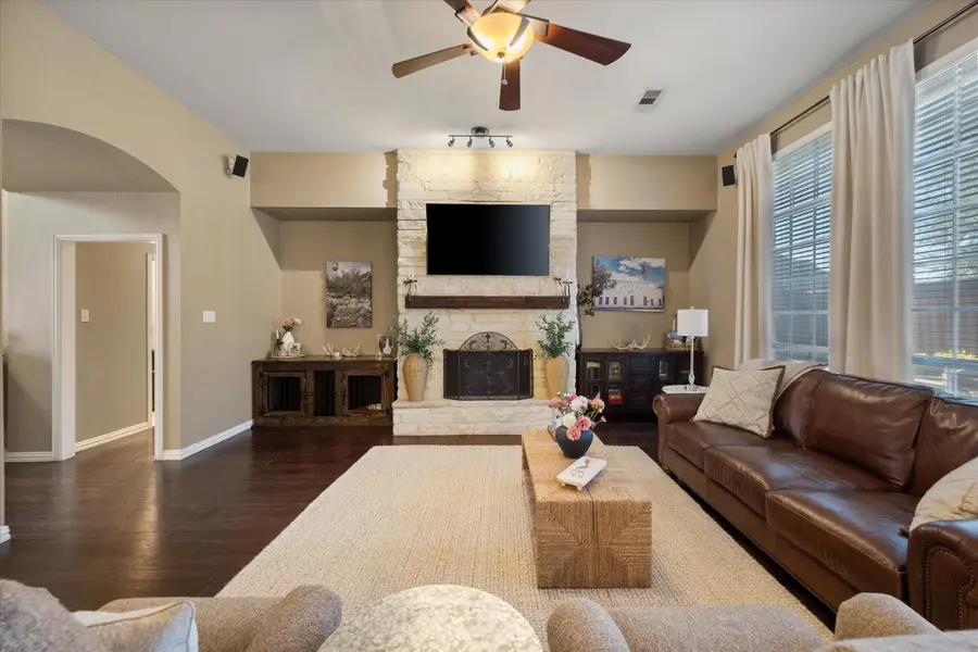 1819 Lakes Edge Boulevard, Mansfield, TX 76063 - Image #3