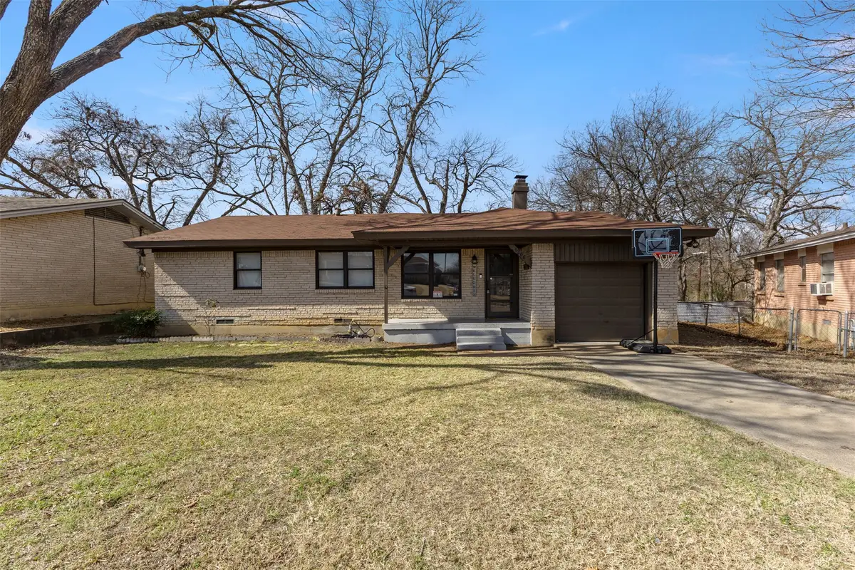 1206 Hillside Drive, Grand Prairie, TX 75051 - Image #1