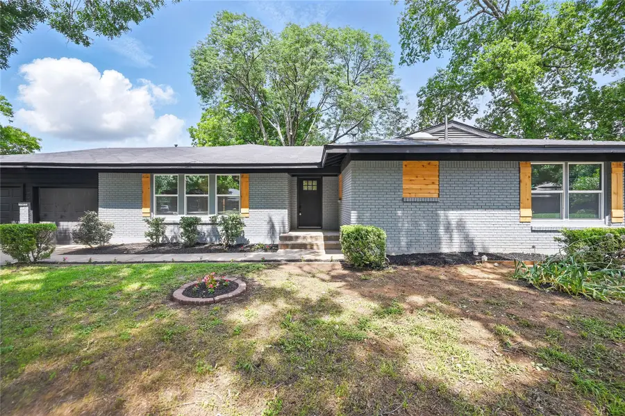 512 Shadowbrook Lane, Hurst, TX 76053 - Image #2