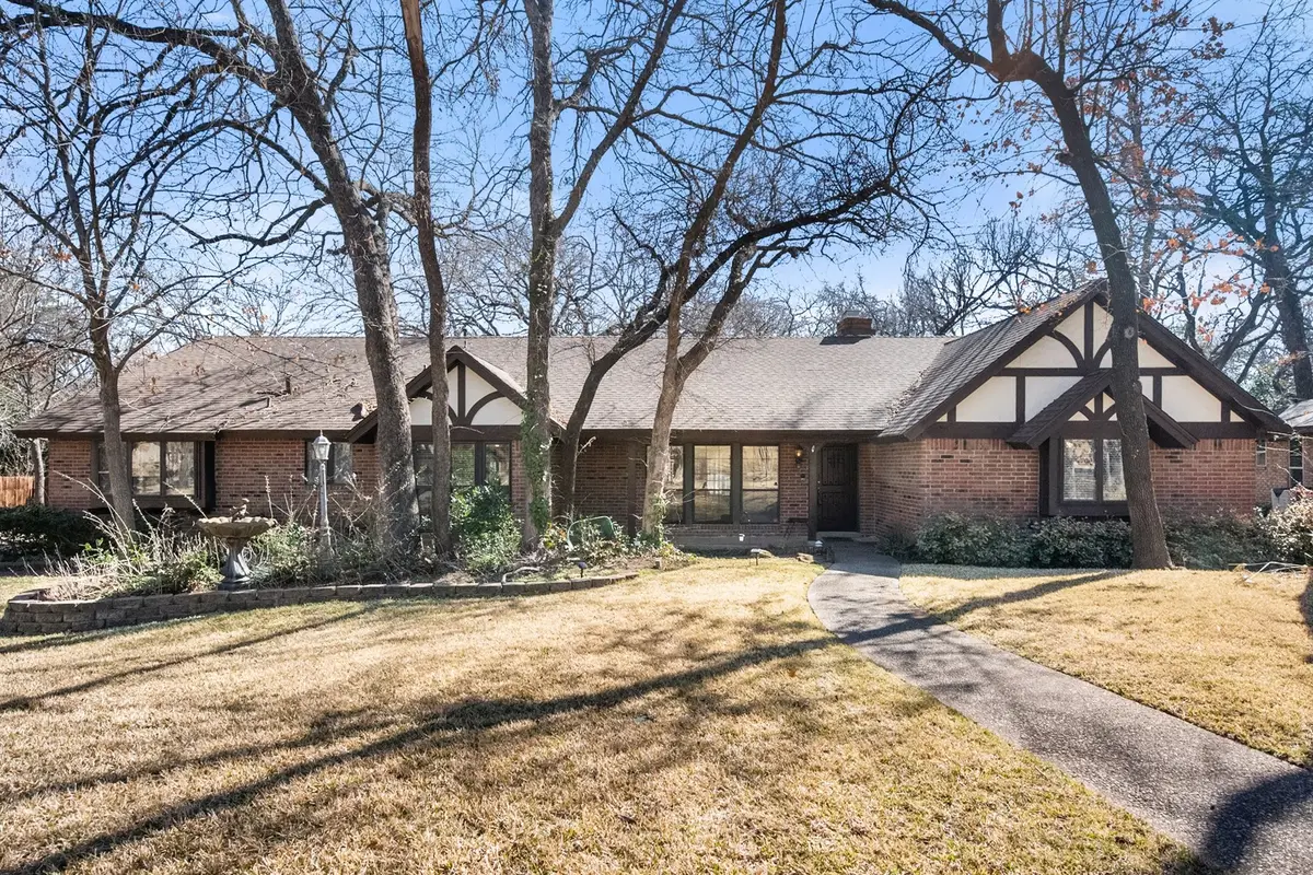 2109 Clearbrook Court, Arlington, TX 76013 - Image #1