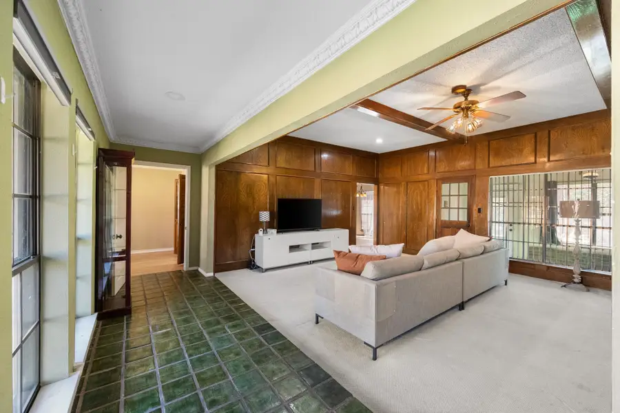 2109 Clearbrook Court, Arlington, TX 76013 - Image #2