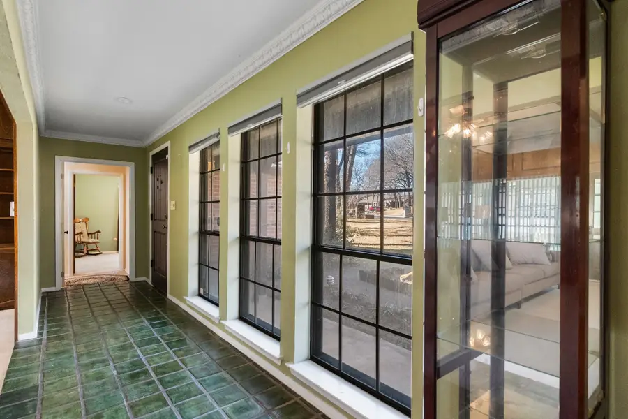 2109 Clearbrook Court, Arlington, TX 76013 - Image #3