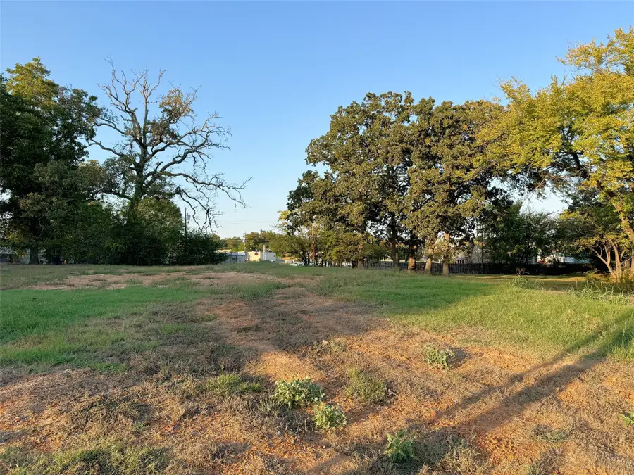 700 W Cash St., Mount Pleasant, TX 75455 - #2