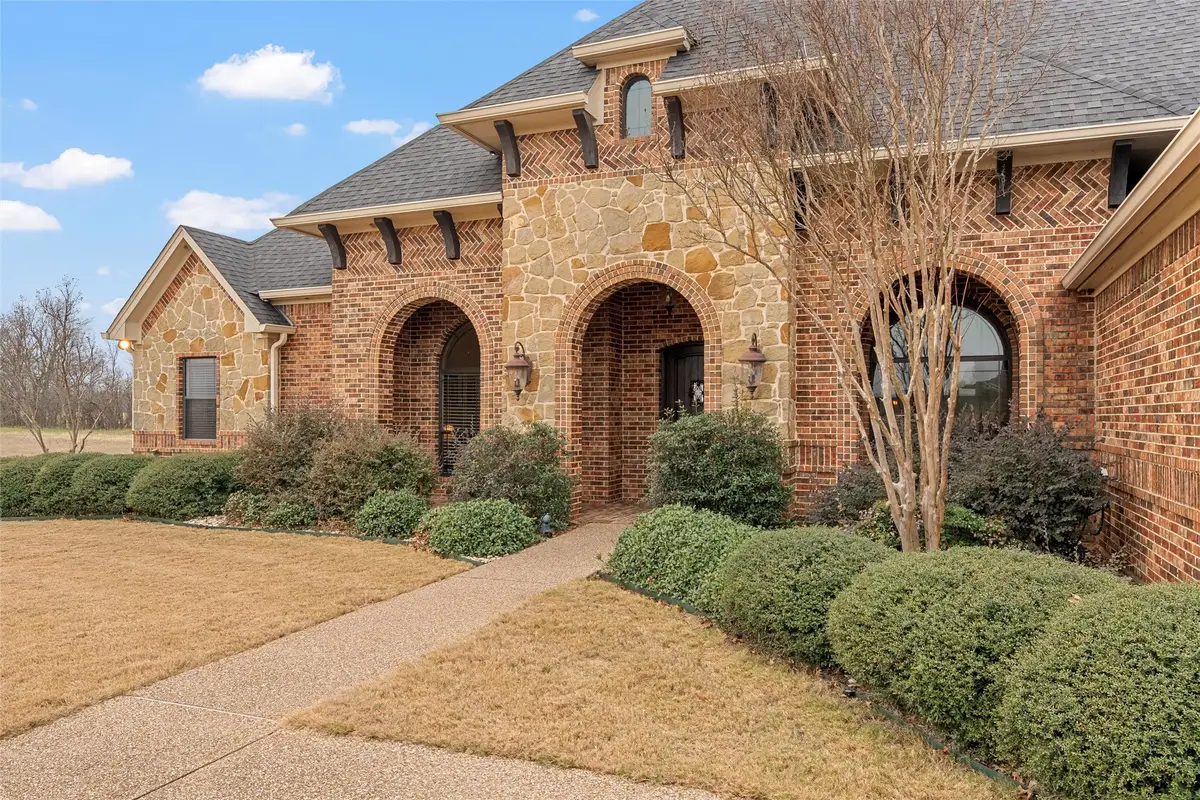 380 N Quail Run Drive, West, TX 76691 - Image #1