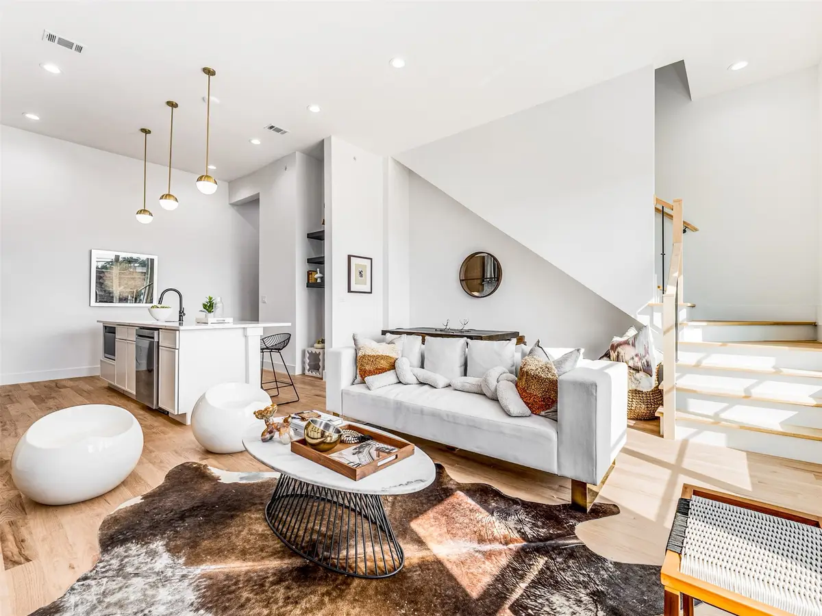 2080 Kelly Avenue #107, Dallas, TX 75215 - Image #1