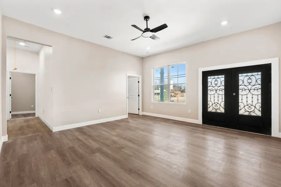 3918 Miller Avenue, Fort Worth, TX 76119 - Image #2