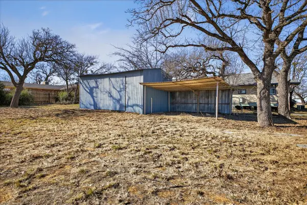 1117 W Live Oak Street, Jacksboro, TX 76458