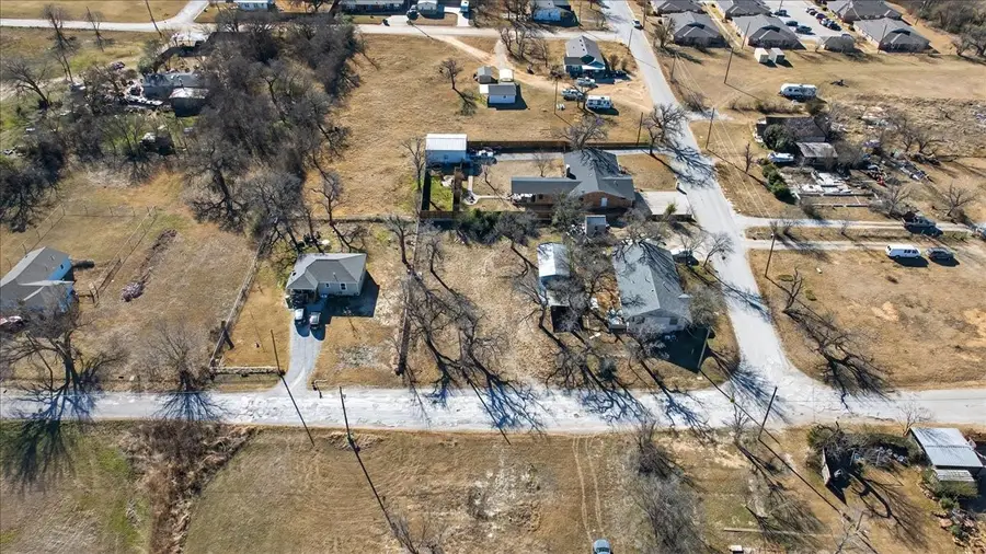 1117 W Live Oak Street, Jacksboro, TX 76458 - #3