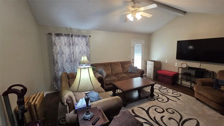 904 Roseanne Drive, Commerce, TX 75428 - Image #2