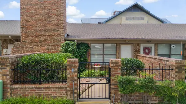 1109 Glenbrook Street, Benbrook, TX 76126