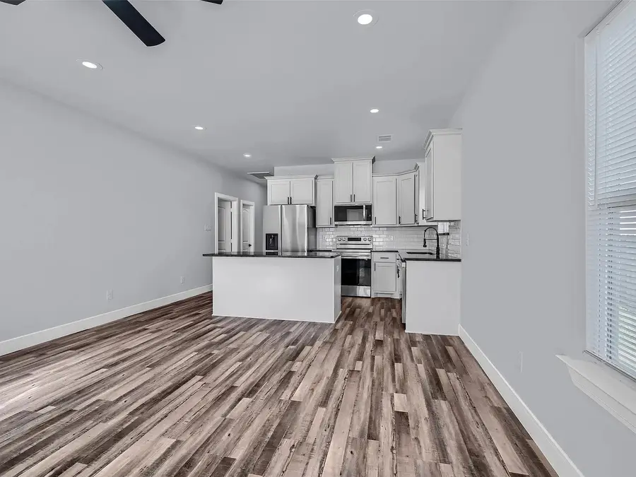 729 E Sears Street, Denison, TX 75021 - Image #2