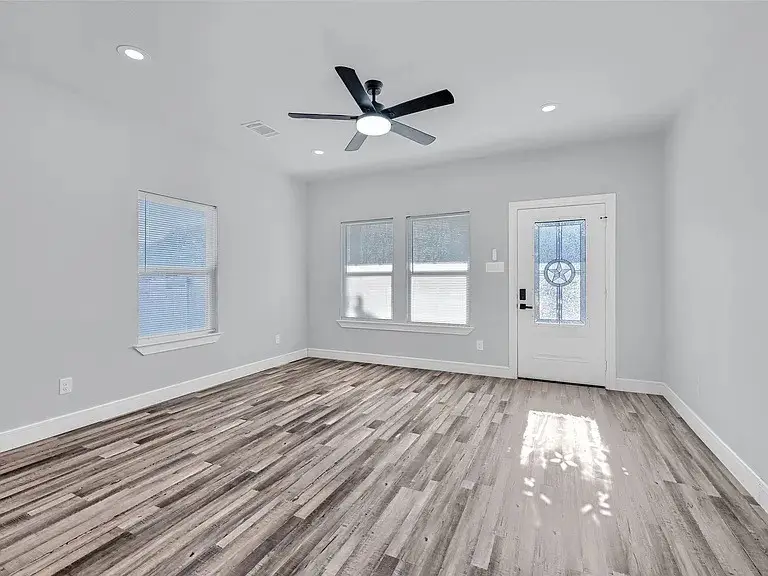 729 E Sears Street, Denison, TX 75021 - Image #3