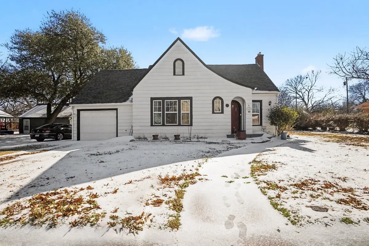 605 W Crockett Street, Ennis, TX 75119 - #1