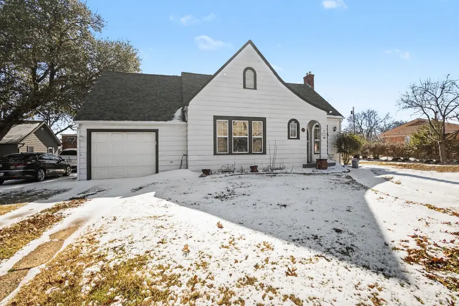 605 W Crockett Street, Ennis, TX 75119 - #2